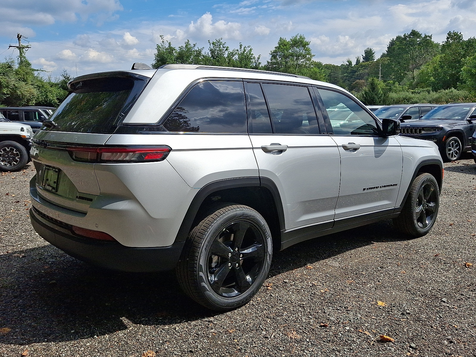 New 2025 Jeep Grand Cherokee Limited w/ Black Appearance Package AWD/4WD image 4