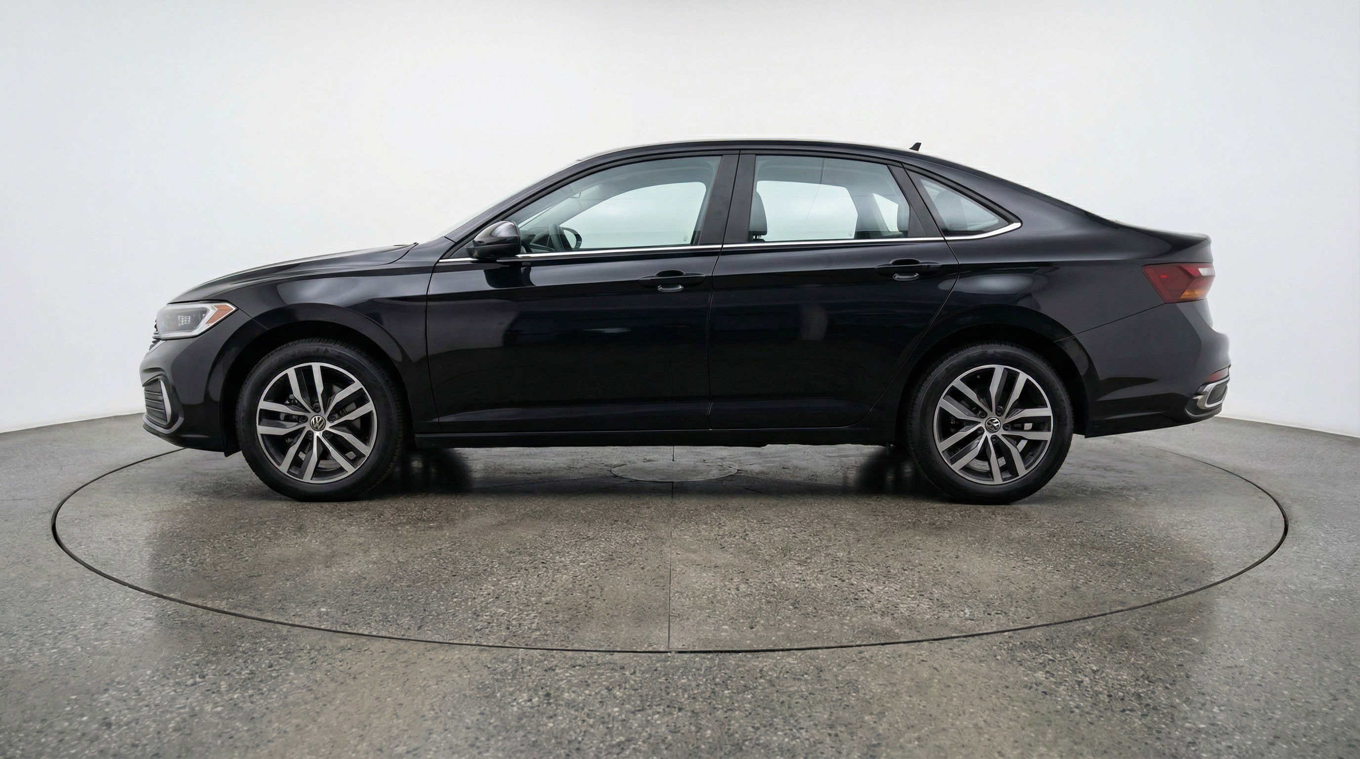 Used 2025 Volkswagen Jetta SE image 5