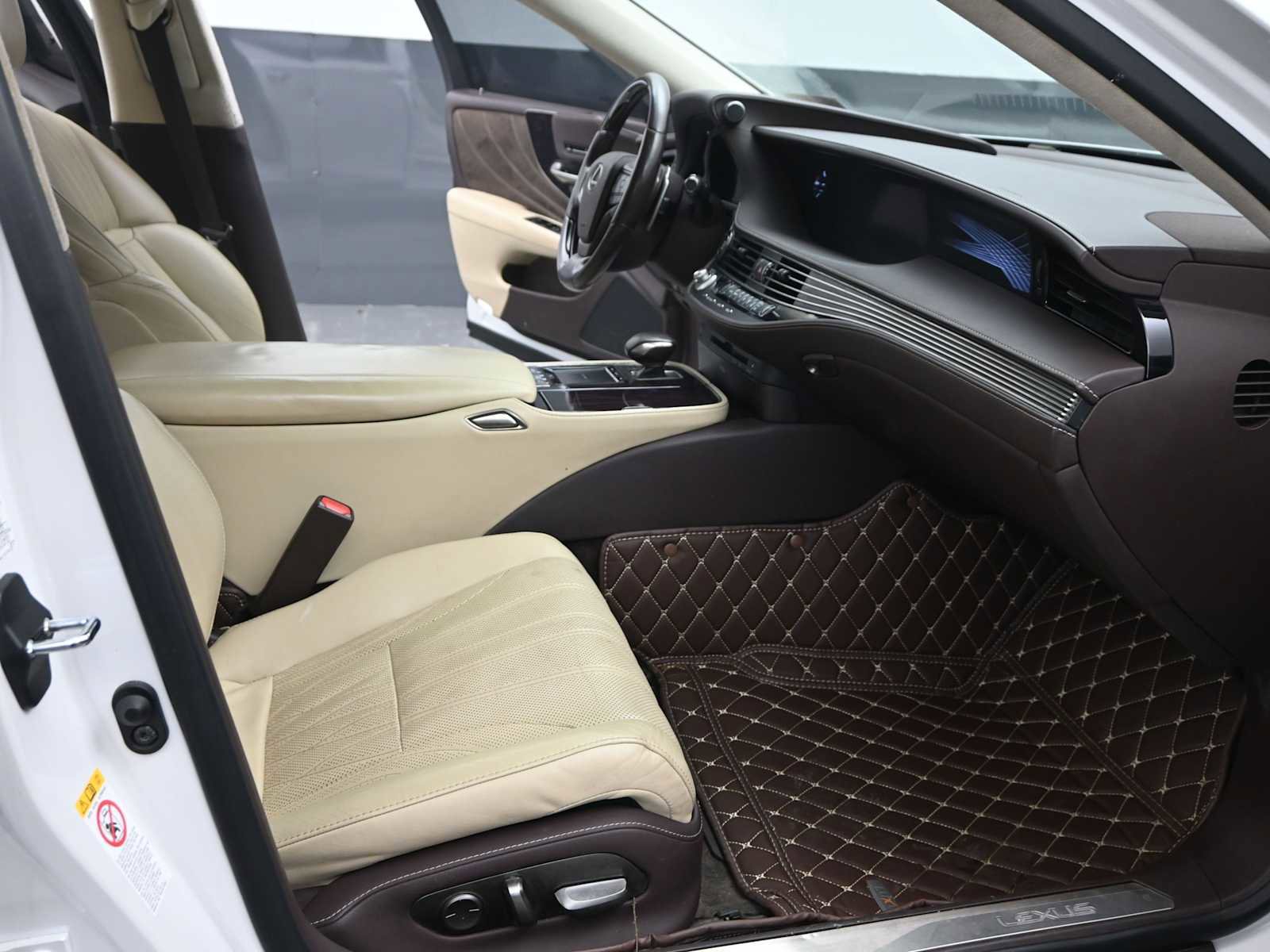 Used 2019 Lexus LS 500 w/ Interior Upgrade Package image 22