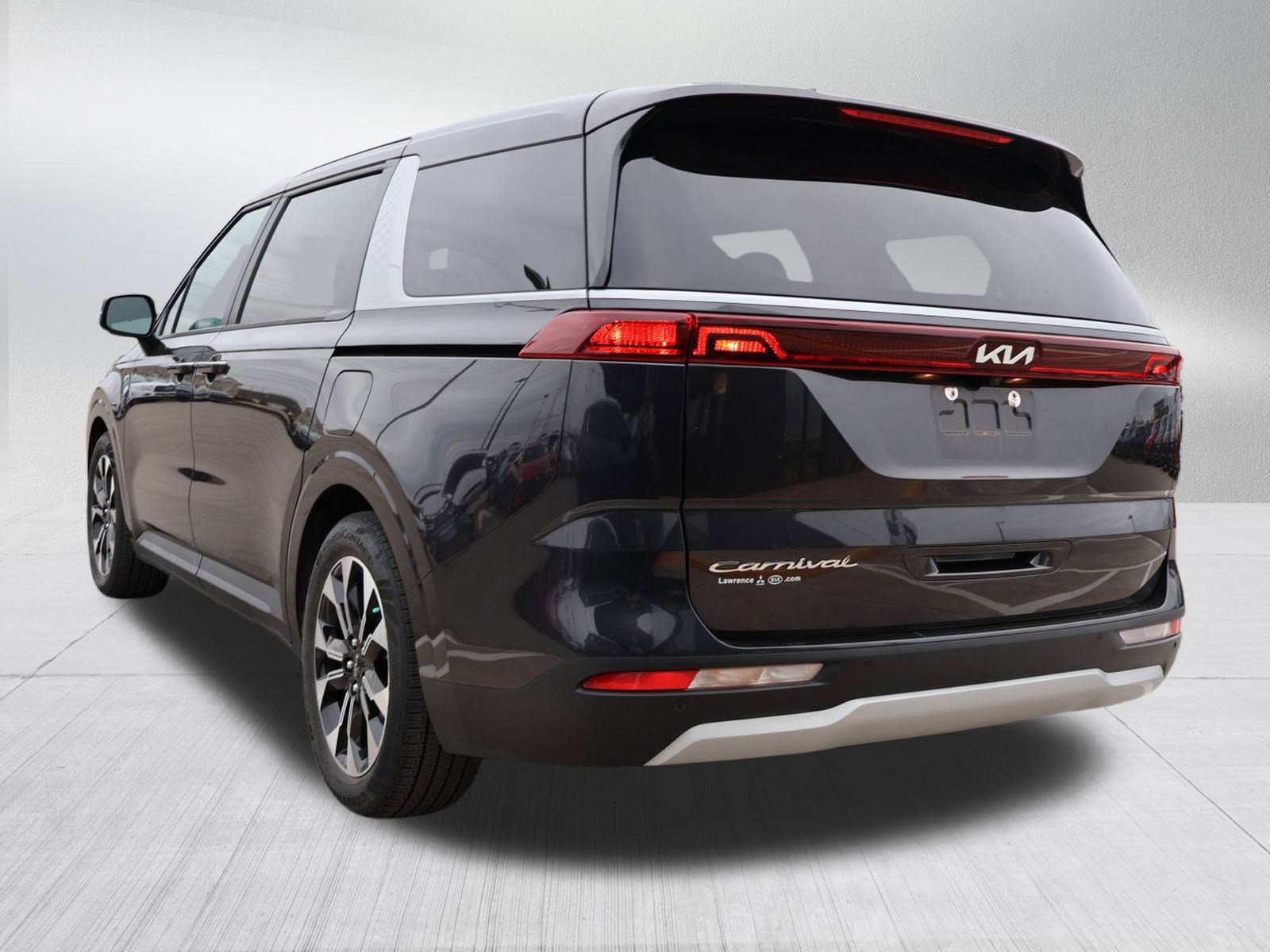 Used 2022 Kia Carnival EX image 5