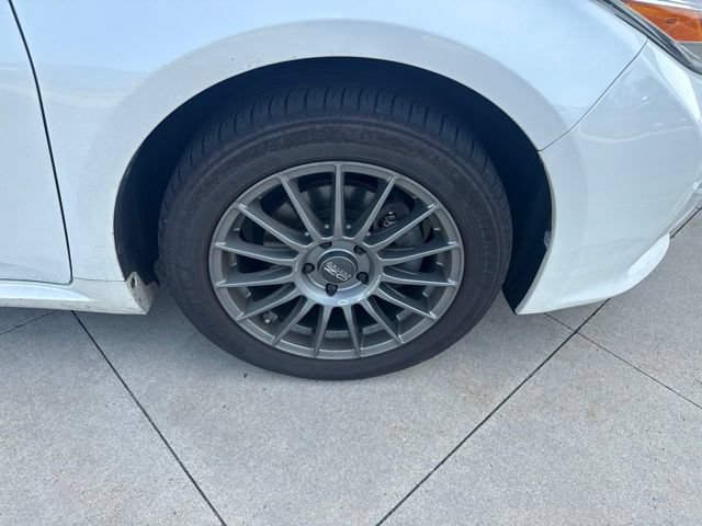 Used 2017 Toyota Avalon Limited w/ All Weather Liner Package FWD image 9