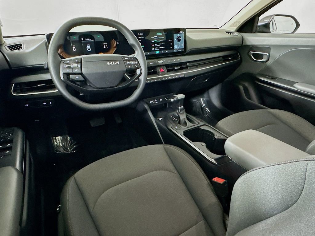 Used 2025 Kia K4 LXS image 15