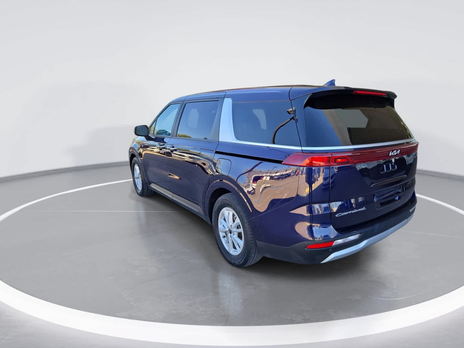 Used 2022 Kia Carnival LX FWD image 6