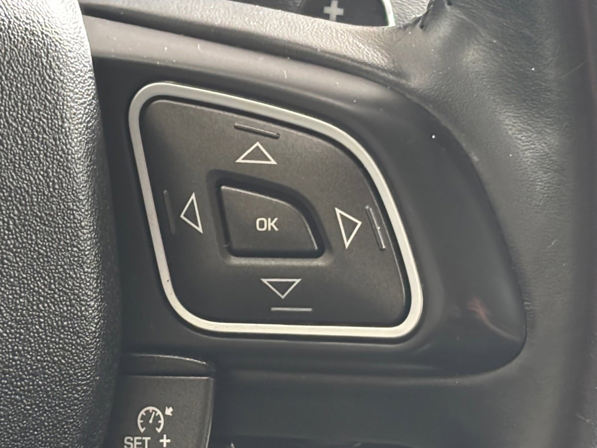 Used 2019 Land Rover Range Rover Evoque SE Premium AWD/4WD image 13