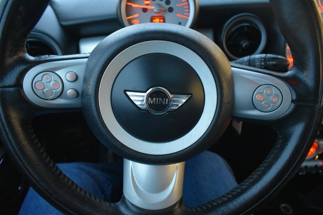 Used 2010 MINI Cooper Clubman Hardtop w/ Premium Pkg image 17