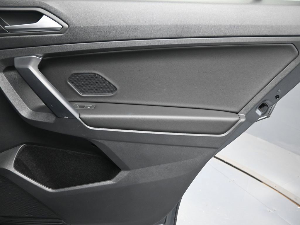 Used 2021 Volkswagen Tiguan SE R-Line image 28