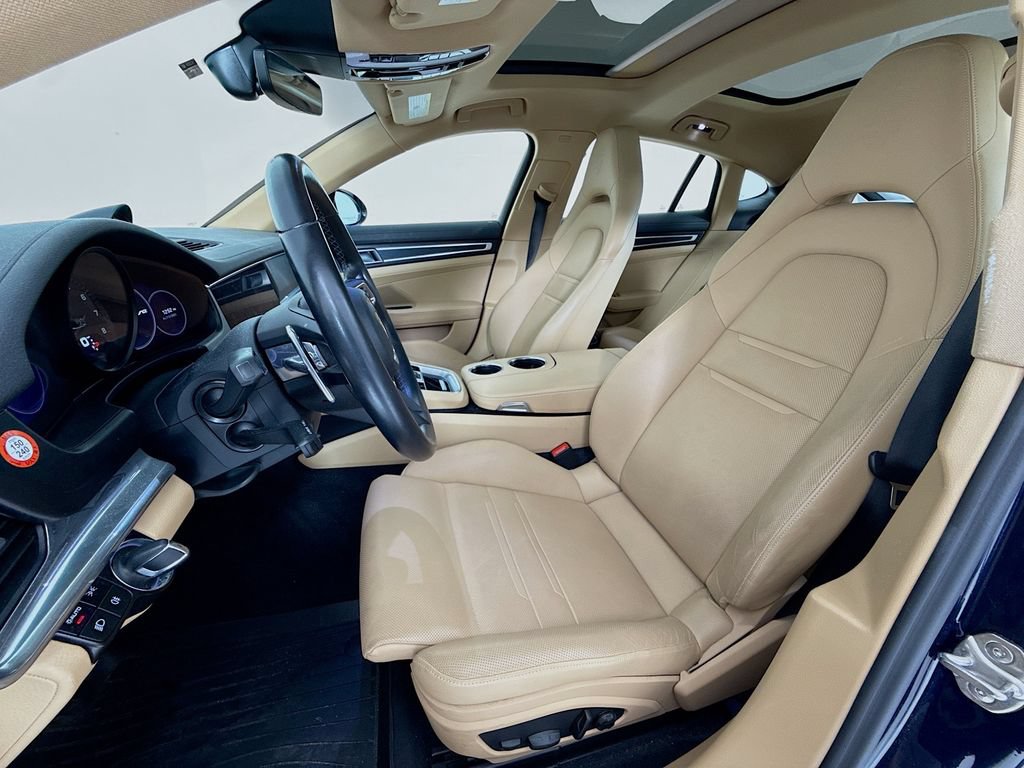 Certified 2023 Porsche Panamera image 5