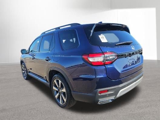 Used 2024 Honda Pilot Touring image 4