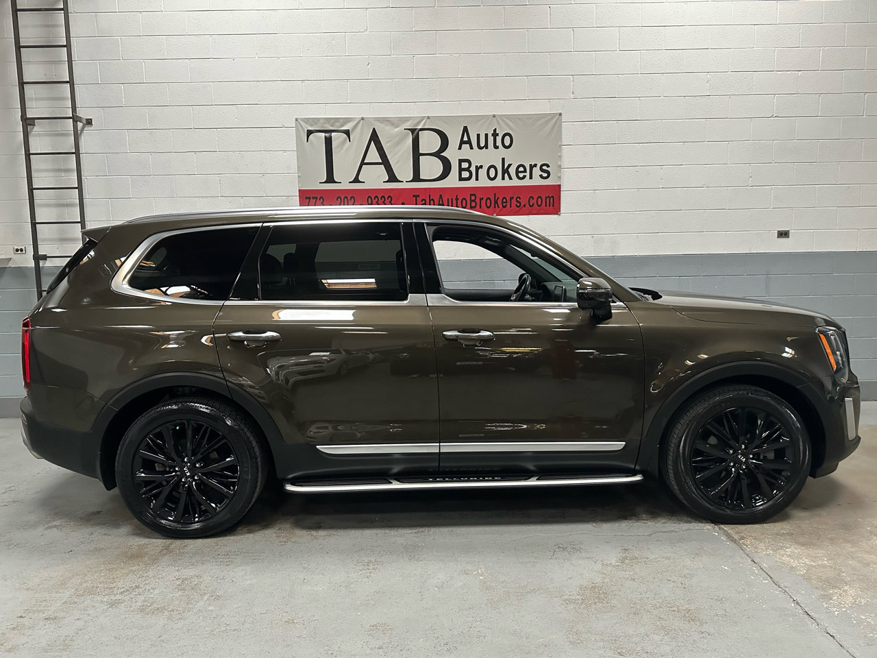 Used 2020 Kia Telluride SX w/ SX Prestige Package image 2