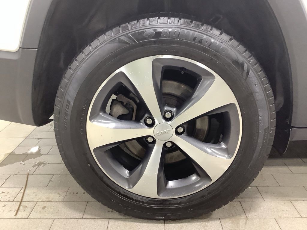 Used 2021 Jeep Cherokee Limited image 28