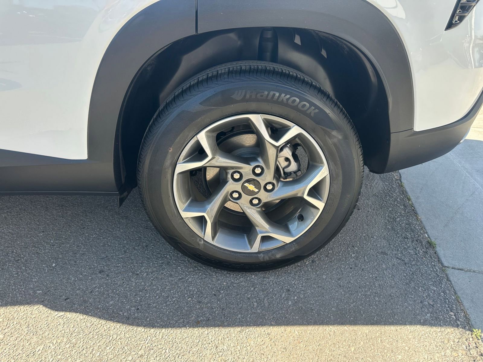 Used 2025 Chevrolet Trax LT image 29