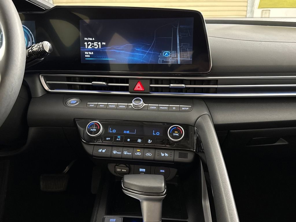 Certified 2025 Hyundai Elantra Limited image 19