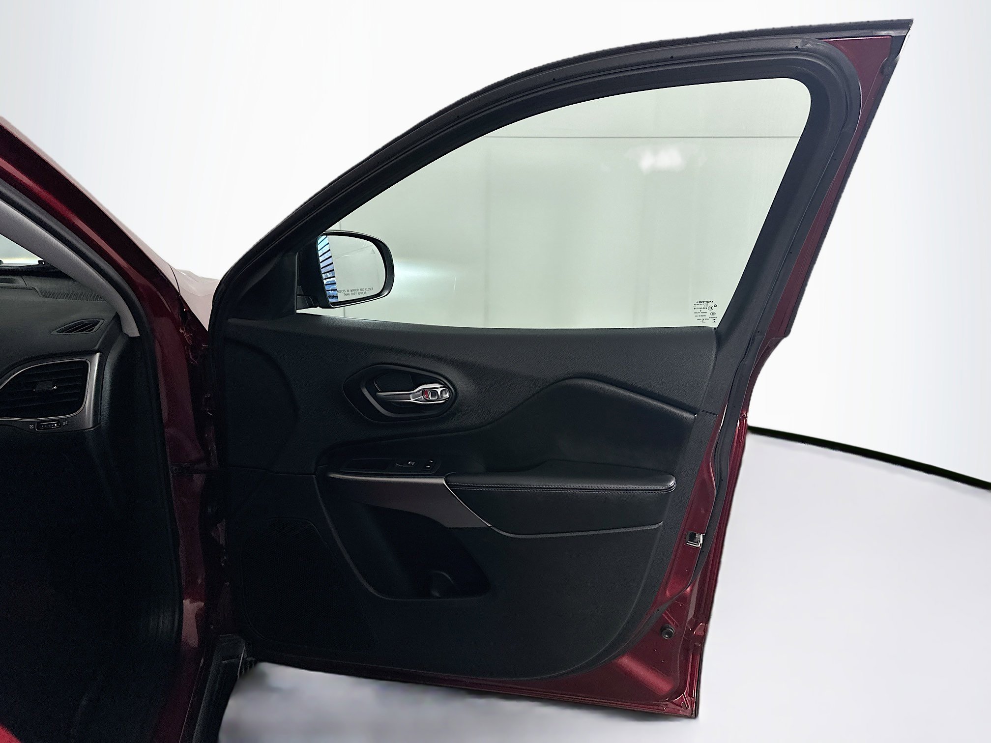 Used 2019 Jeep Cherokee Latitude Plus w/ Comfort/Convenience Group image 30