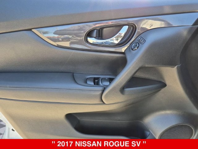 Used 2017 Nissan Rogue SV AWD/4WD image 10