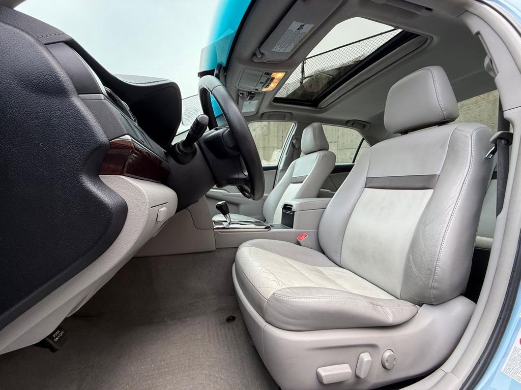 Used 2012 Toyota Camry XLE w/ Leather Pkg image 13