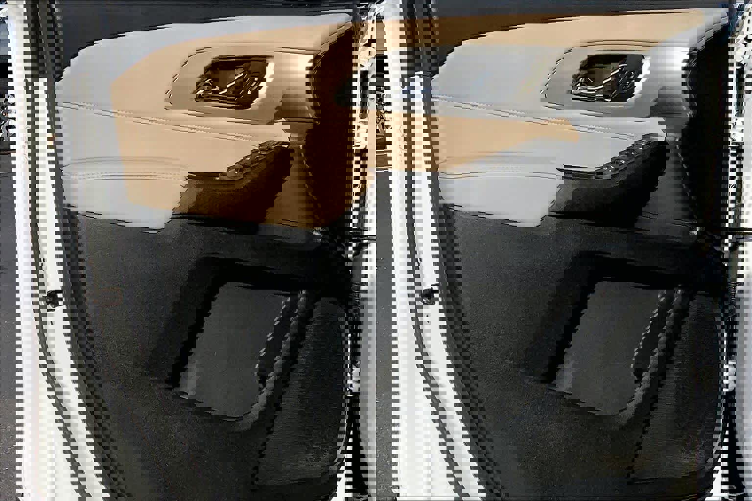 Used 2023 Chevrolet Traverse LS image 21