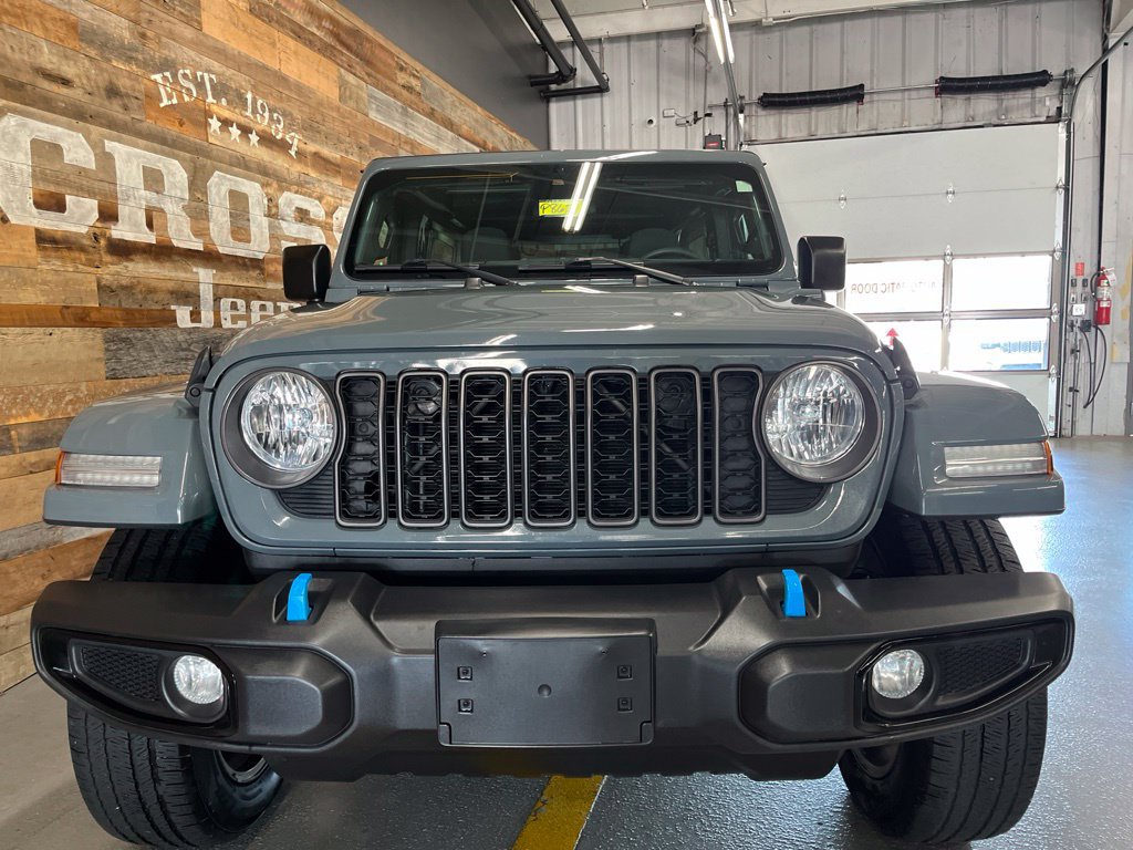 Used 2024 Jeep Wrangler Unlimited w/ Convenience Group AWD/4WD image 6