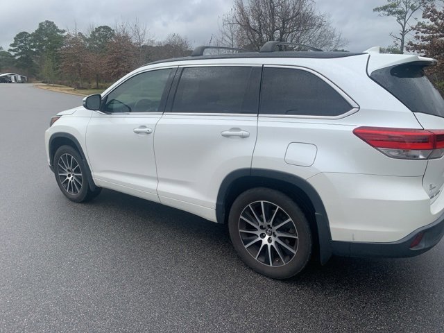 Used 2017 Toyota Highlander SE image 9