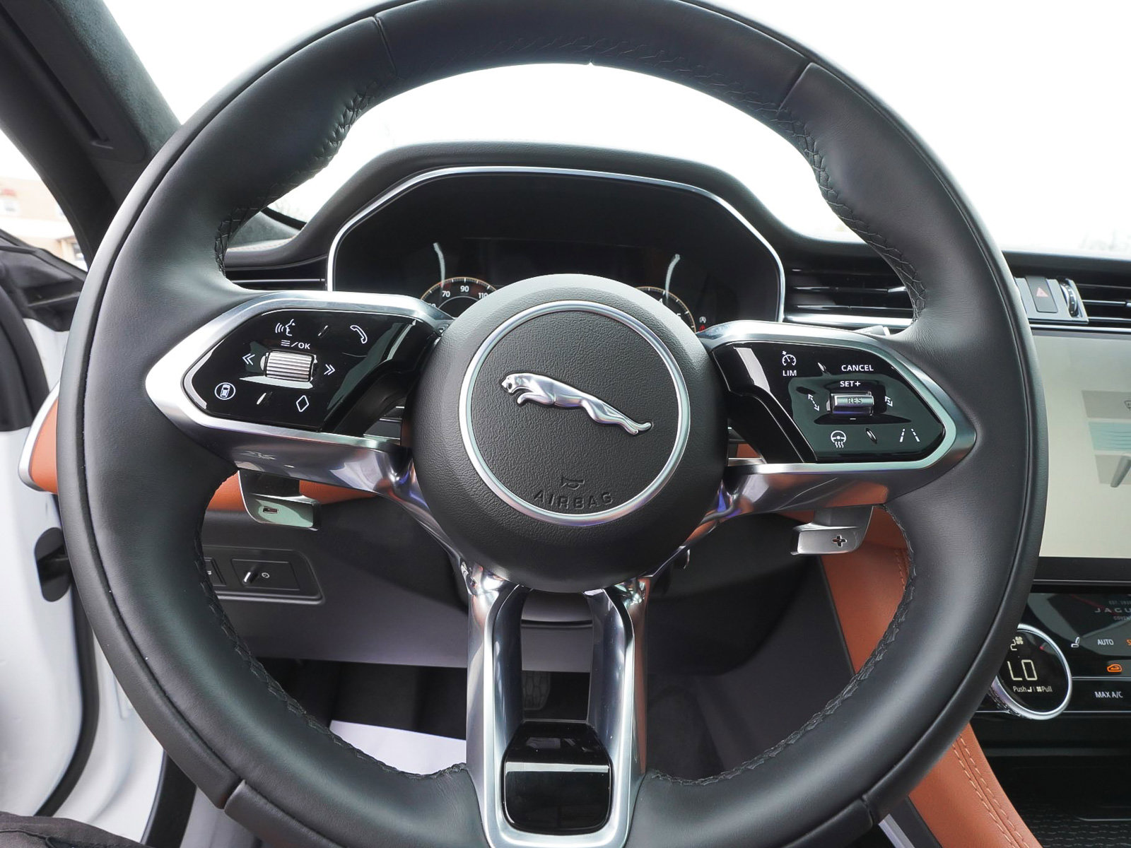 Used 2026 Jaguar F-PACE R-Dynamic S image 17