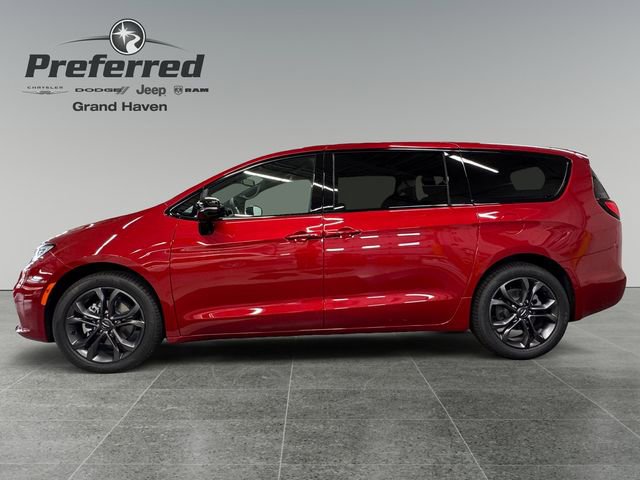 New 2026 Chrysler Pacifica Select image 8