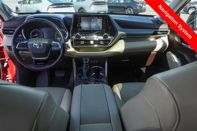 Used 2022 Toyota Highlander Limited image 4