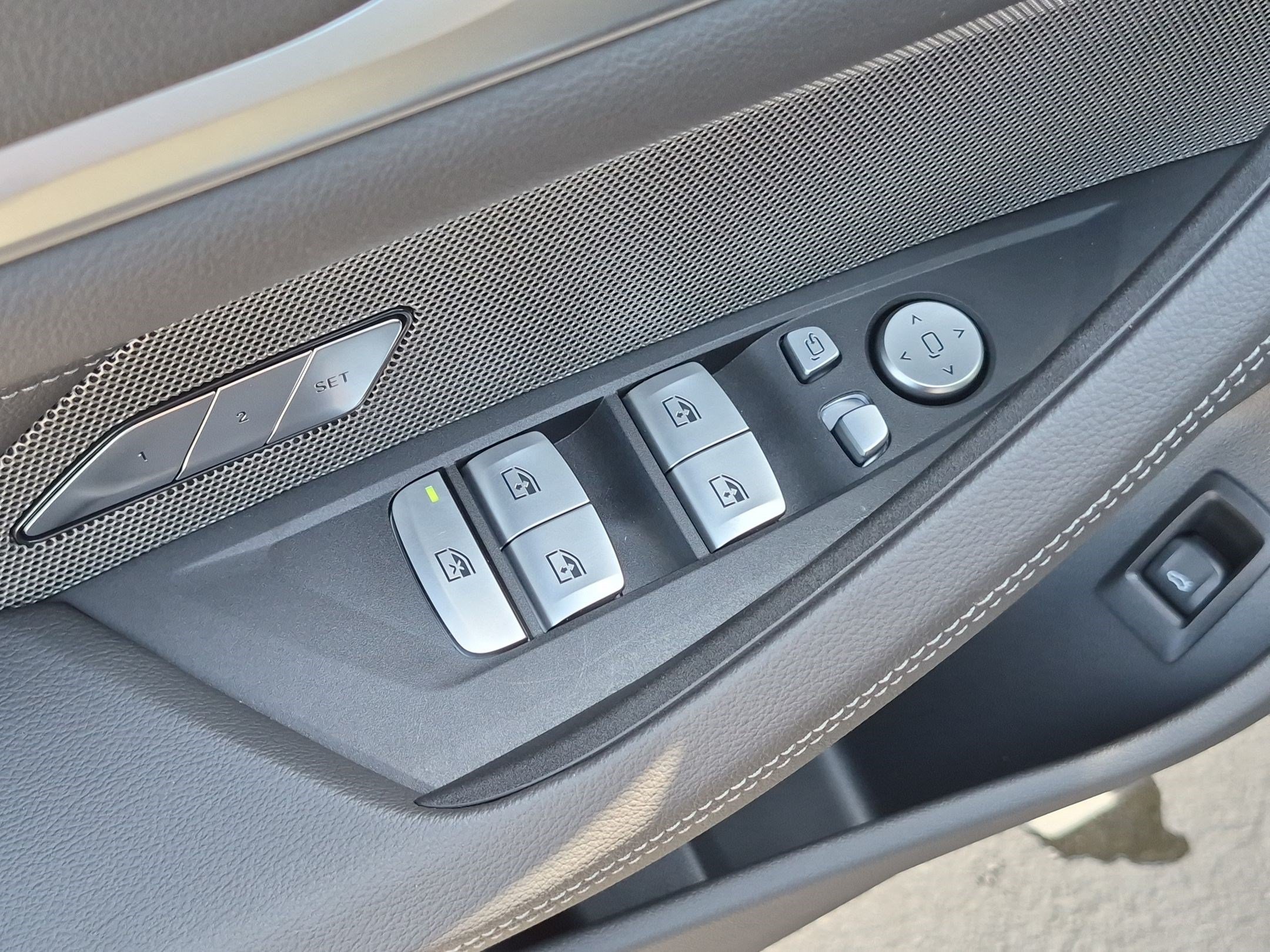 Used 2025 BMW i4 xDrive40i w/ M Sport Package AWD/4WD image 15