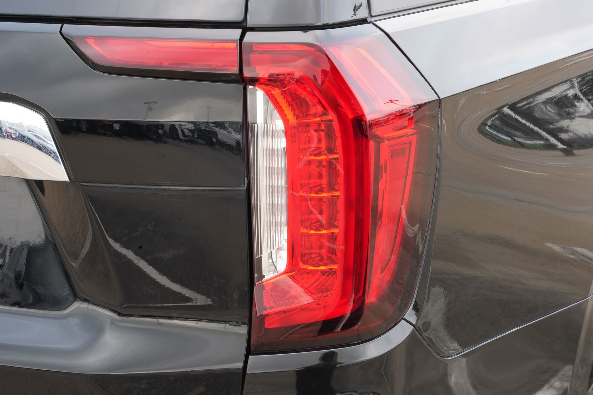 Used 2023 GMC Yukon SLT image 23