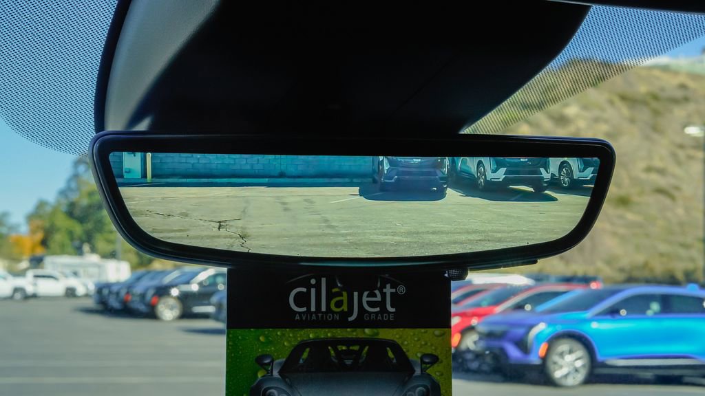 New 2026 GMC Yukon XL Denali w/ Advanced Technology Package image 27