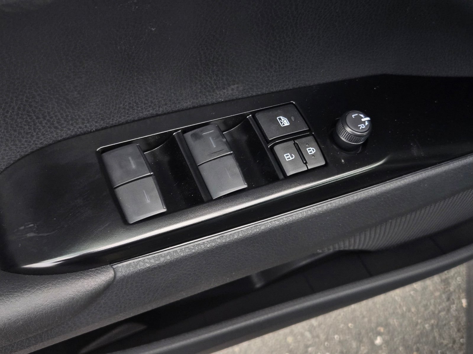 Used 2026 Toyota Camry SE FWD image 10