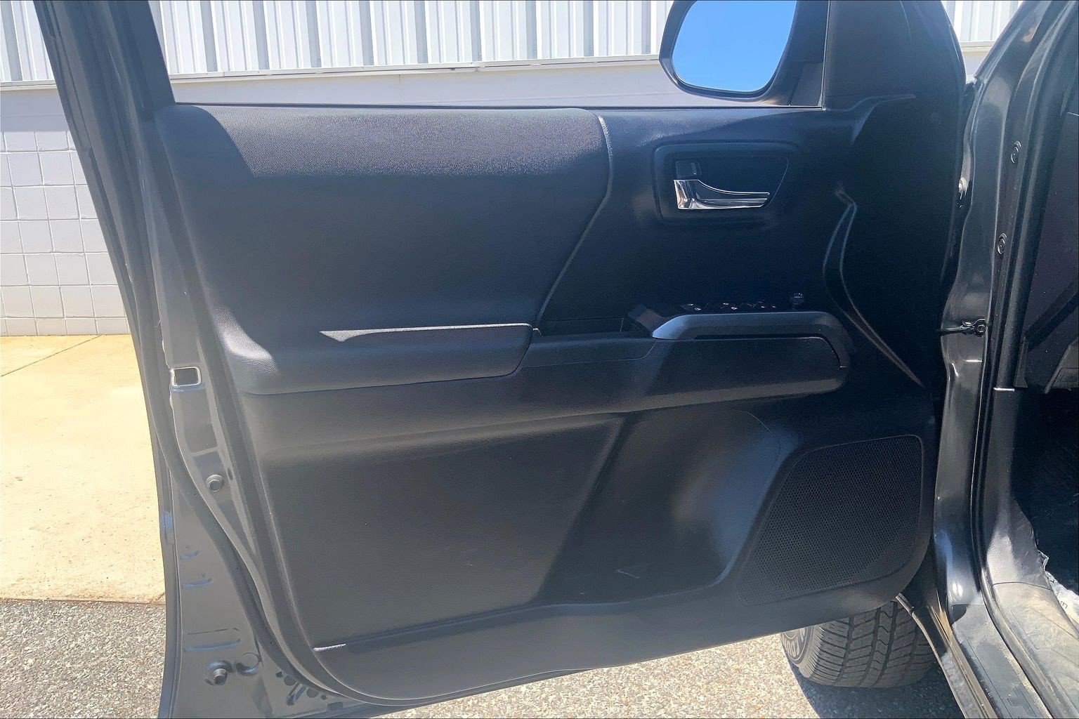 Used 2020 Toyota Tacoma TRD Sport AWD/4WD image 27