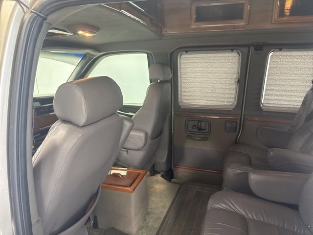 Used 2003 Chevrolet Express 1500 w/ Preferred Equipment Group 4 RWD image 16