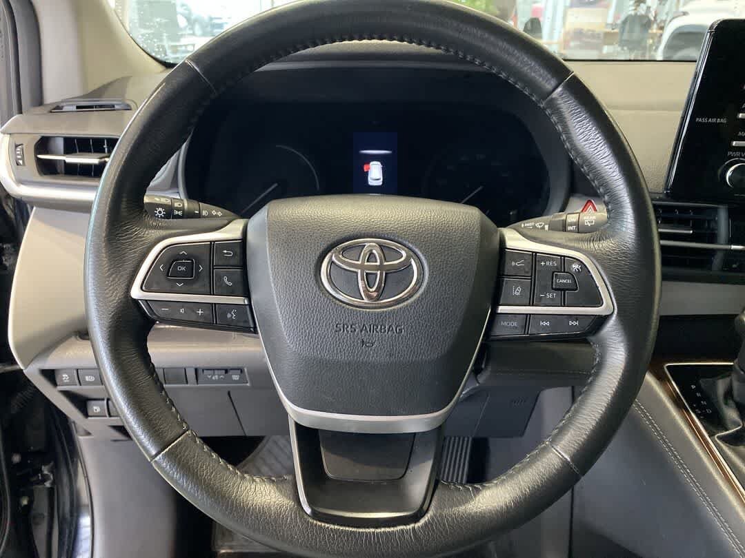 Used 2024 Toyota Sienna XLE AWD/4WD image 17