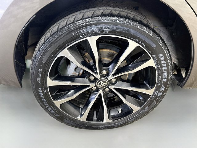 Used 2018 Toyota Corolla SE FWD image 31