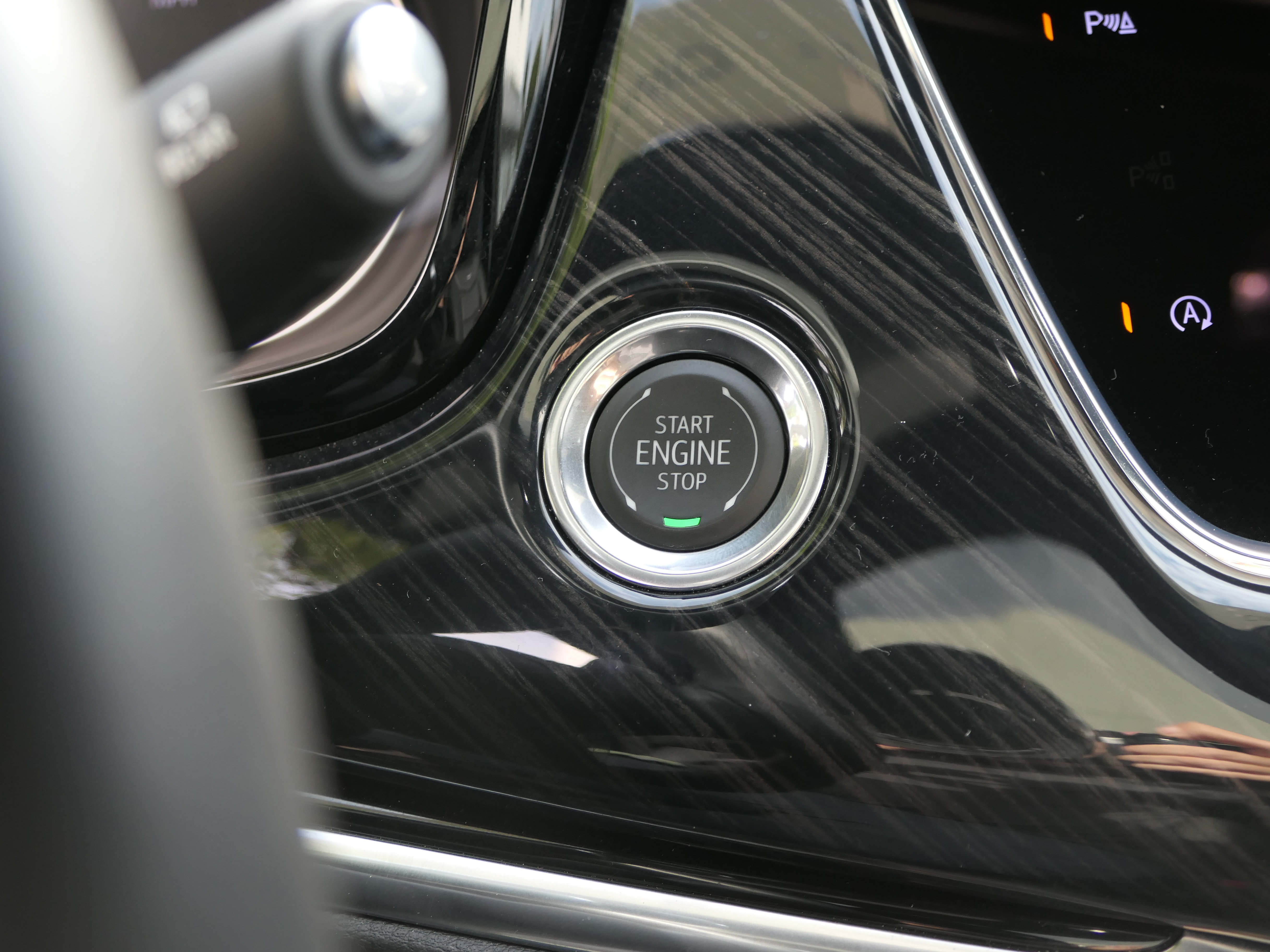 Certified 2025 Cadillac XT6 Premium Luxury FWD image 17