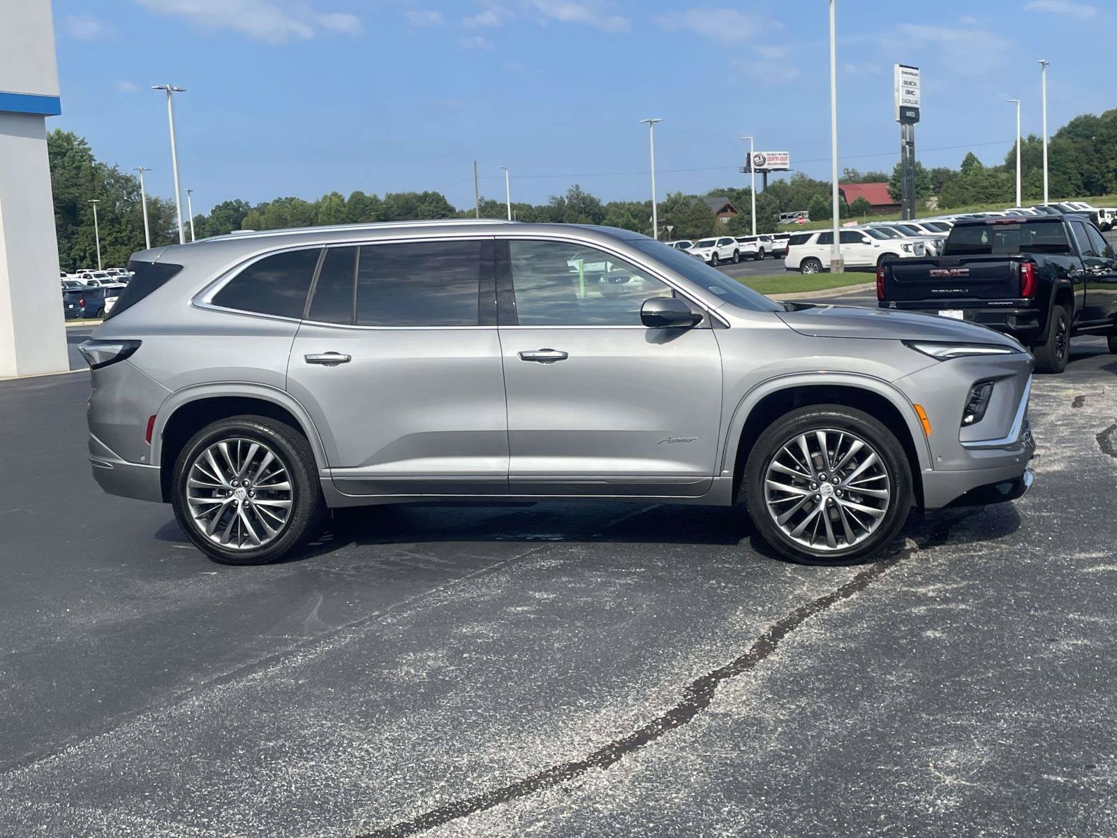 Certified 2025 Buick Enclave Avenir w/ Super Cruise Package AWD/4WD image 2