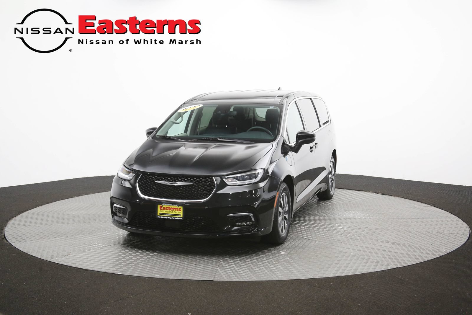 Used 2023 Chrysler Pacifica Touring-L FWD image 56