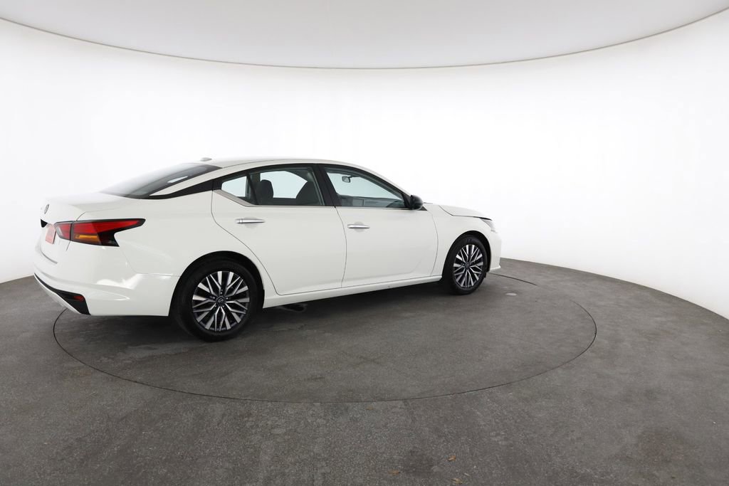 Used 2025 Nissan Altima 2.5 SV image 13