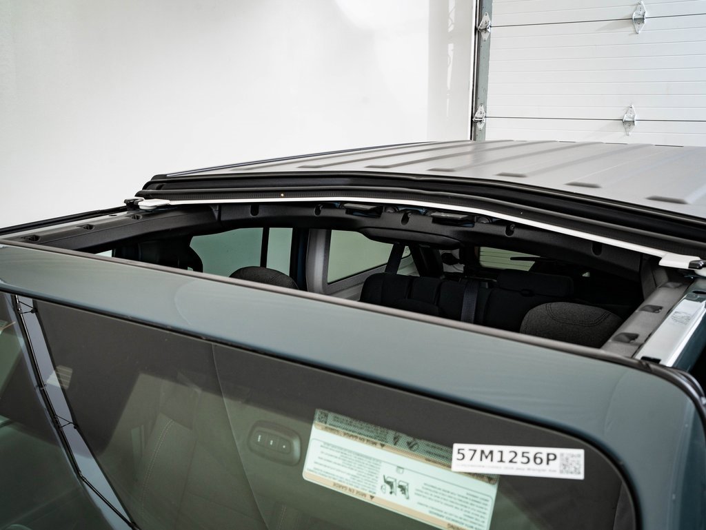 Used 2024 Jeep Wrangler Unlimited w/ Convenience Group image 14