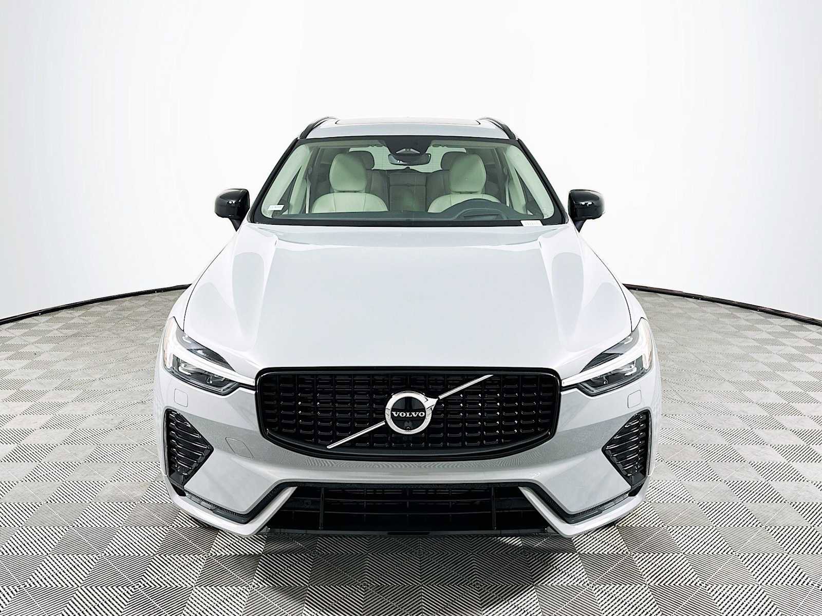 Used 2025 Volvo XC60 B5 Ultra w/ Protection Package Premier image 2