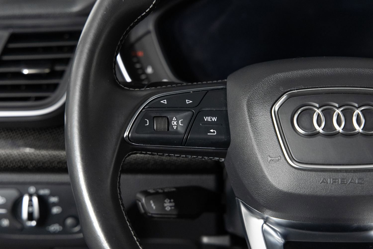 Used 2018 Audi SQ5 Premium Plus w/ Navigation Package image 29