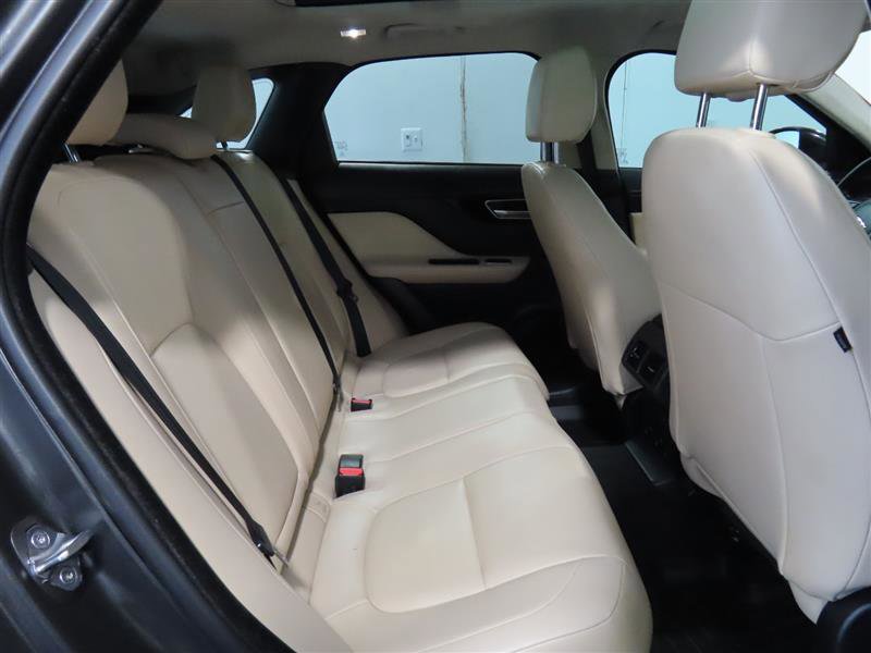 Used 2020 Jaguar F-PACE Premium image 36