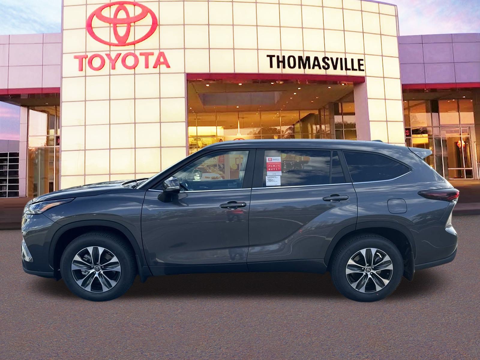 New 2025 Toyota Highlander XLE FWD image 8