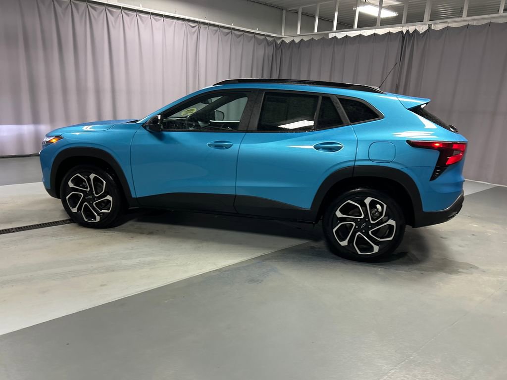 Used 2025 Chevrolet Trax RS w/ Driver Confidence Package image 4