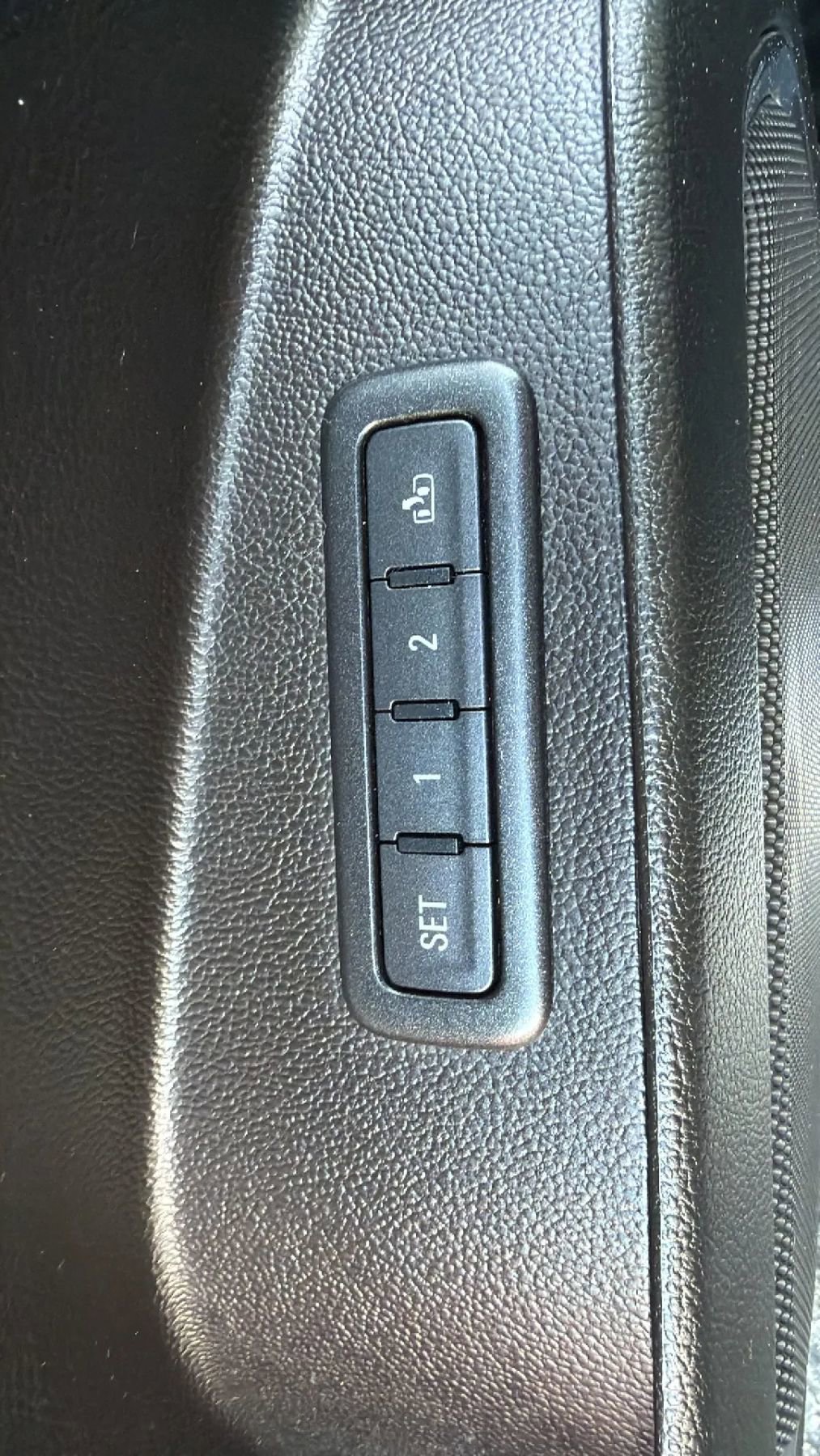 Used 2016 Chevrolet Suburban LT w/ Luxury Package image 21