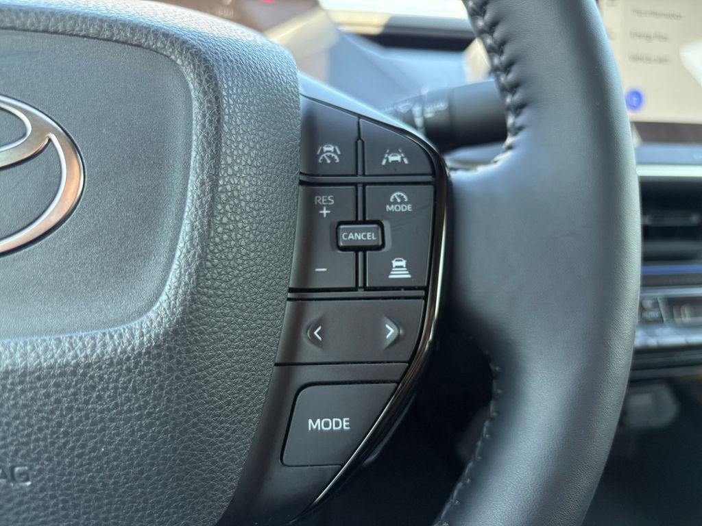 Used 2025 Toyota Prius XLE image 18