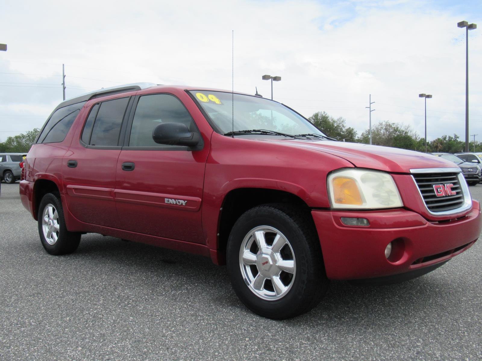 Used 2004 GMC Envoy XUV SLE w/ 1SB Preferred Equipment Group AWD/4WD image 1