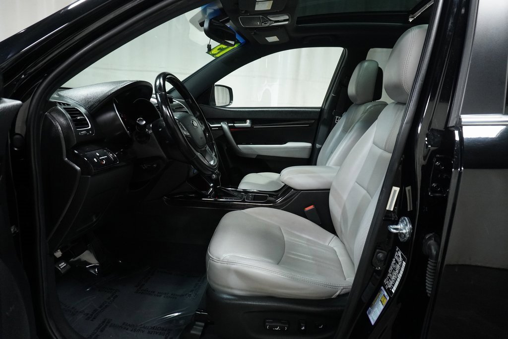 Used 2015 Kia Sorento SX image 12