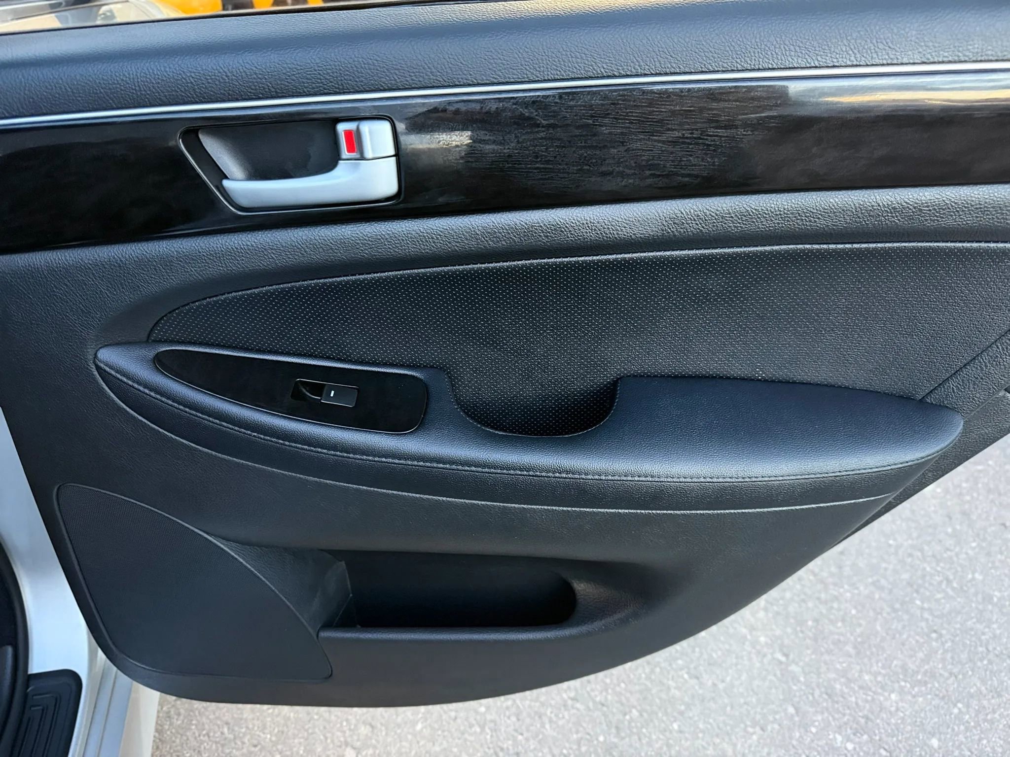 Used 2013 Hyundai Genesis 3.8 RWD image 19