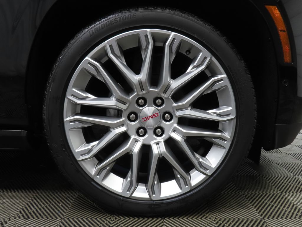 Used 2025 GMC Yukon Denali w/ Denali Reserve Package image 8