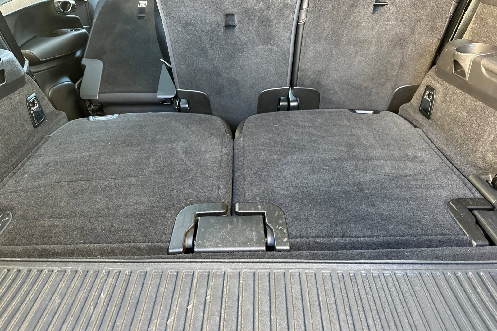 Used 2023 Volvo XC90 B6 Ultimate w/ Protection Package Premier image 19